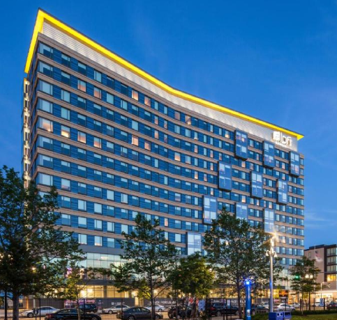Boston Airport to Aloft Boston Seaport District Transportation