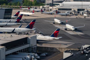 Read more about the article Black Car Service Boston Logan | Premium Airport Transportation by New England Limo Service